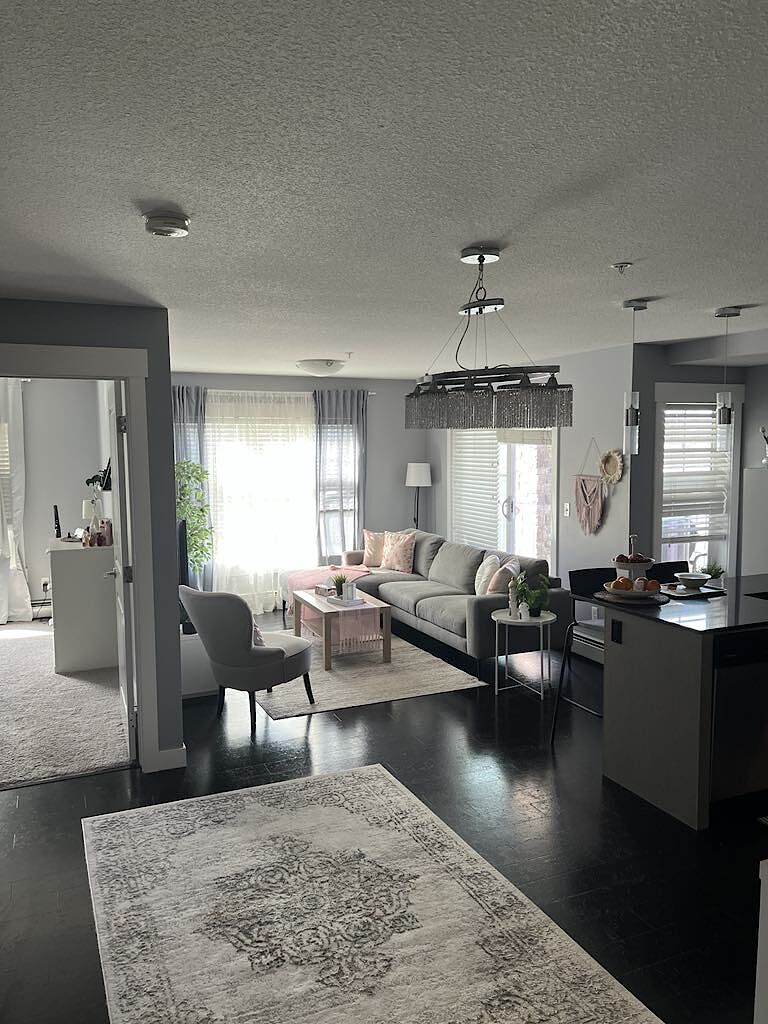 Calgary 2 bedrooms Condo Unit for rent. Property photo: 491632-1