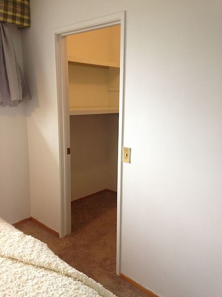 Calgary 9 bedrooms Room For Rent for rent. Property photo: 491798-3