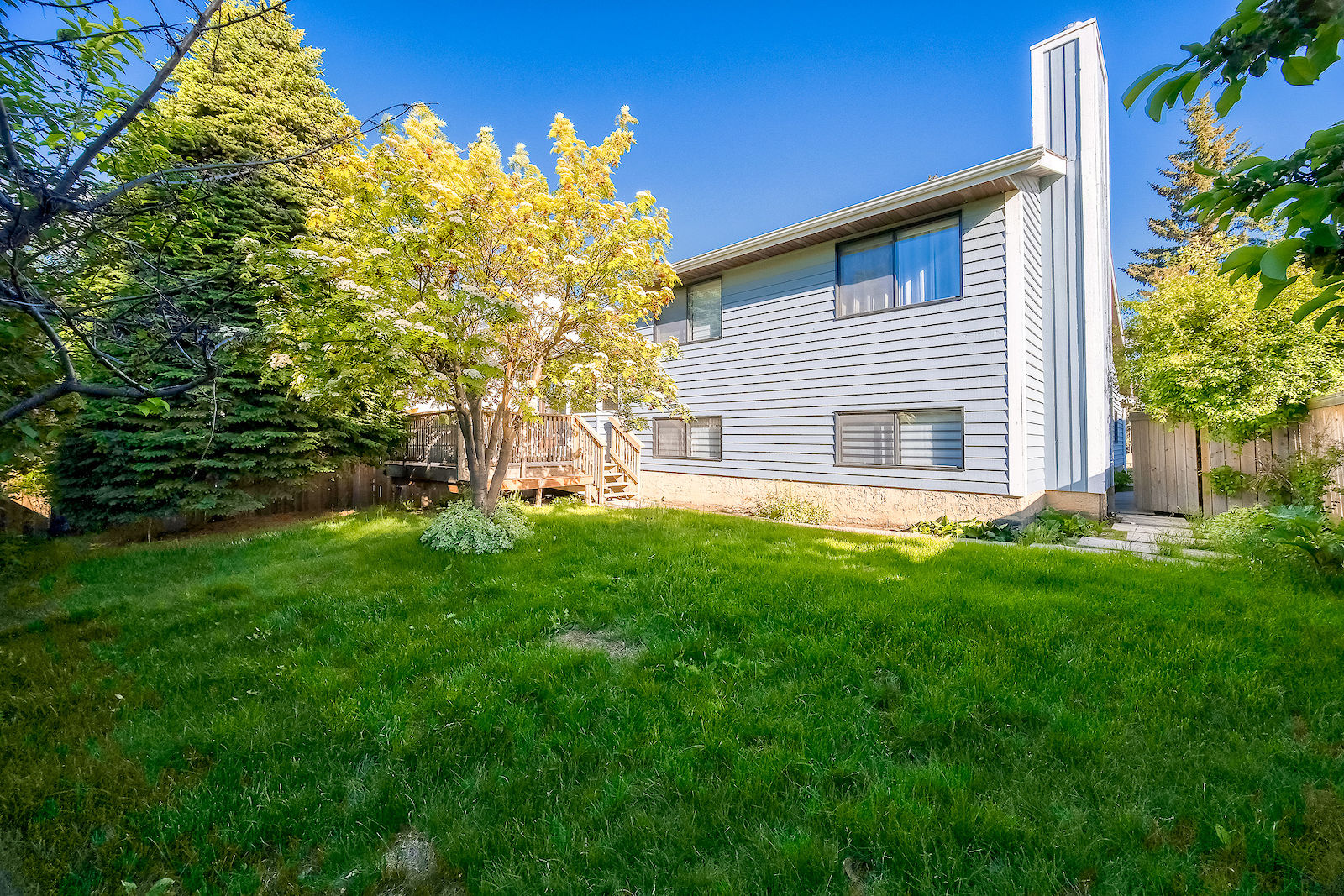 Calgary 3 bedrooms Duplex for rent. Property photo: 492013-1
