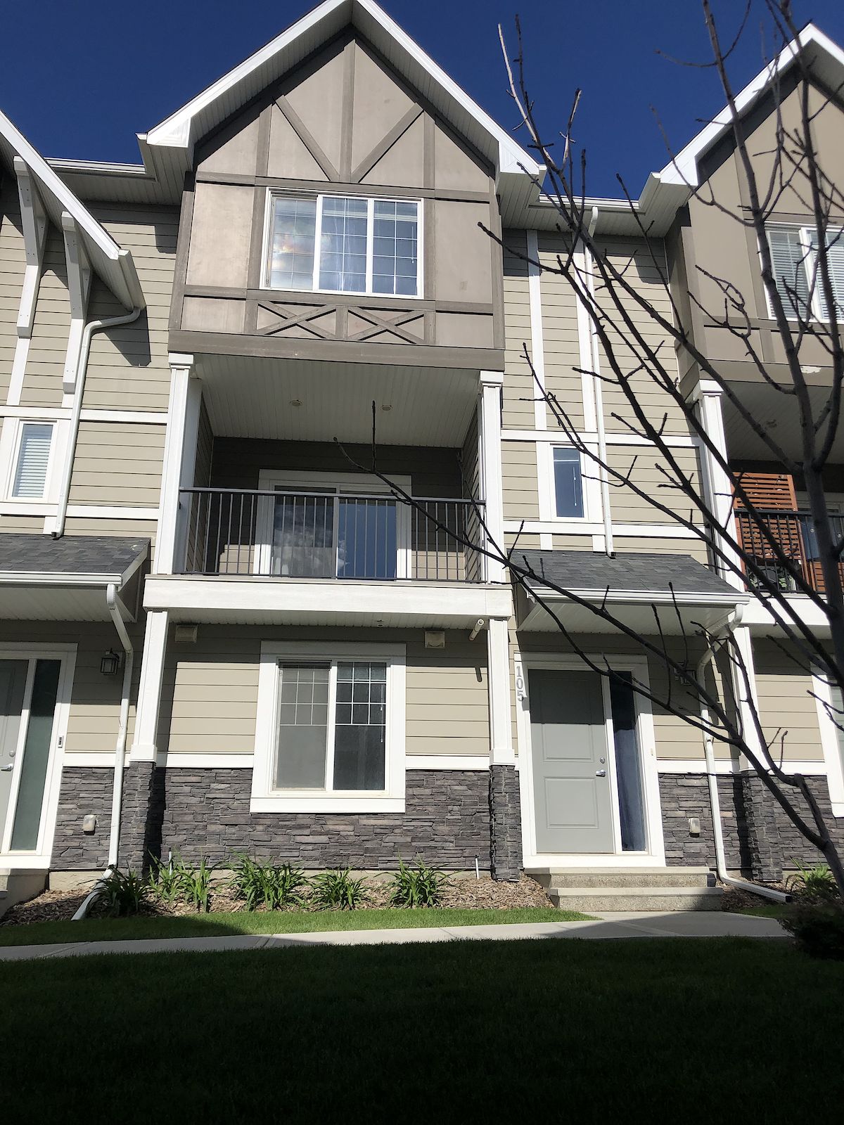 Calgary 3 + Den bedrooms Townhouse for rent. Property photo: 492015-1