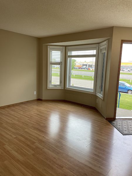 Calgary 4 bedrooms House for rent. Property photo: 494456-3
