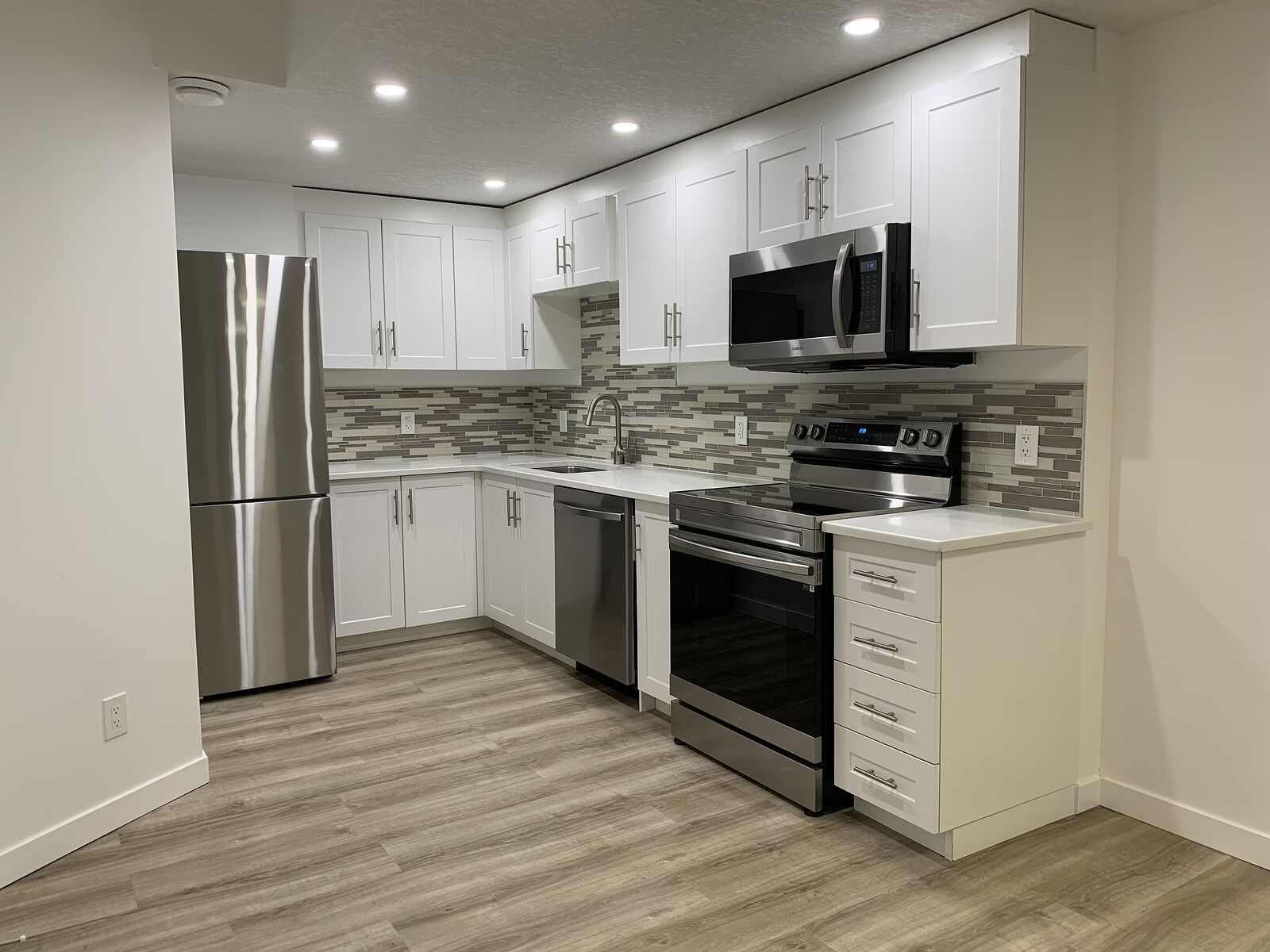 Calgary 1 bedroom Basement for rent. Property photo: 494989-1