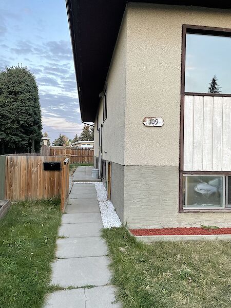 Calgary 2 + Den bedrooms Basement for rent. Property photo: 495366-2