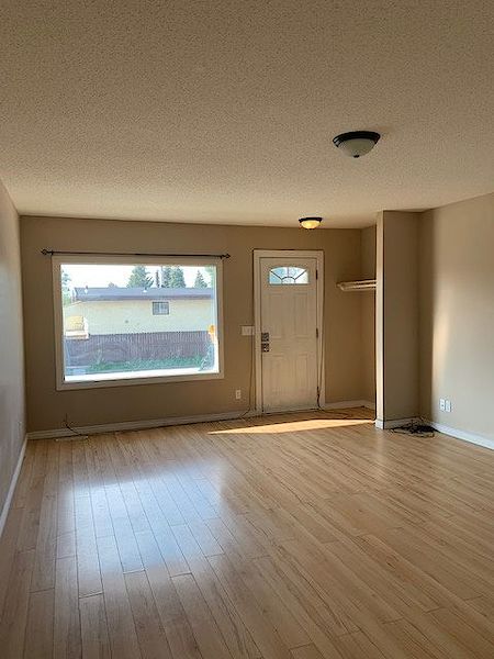 Calgary 2 bedrooms Main Floor for rent. Property photo: 497369-2