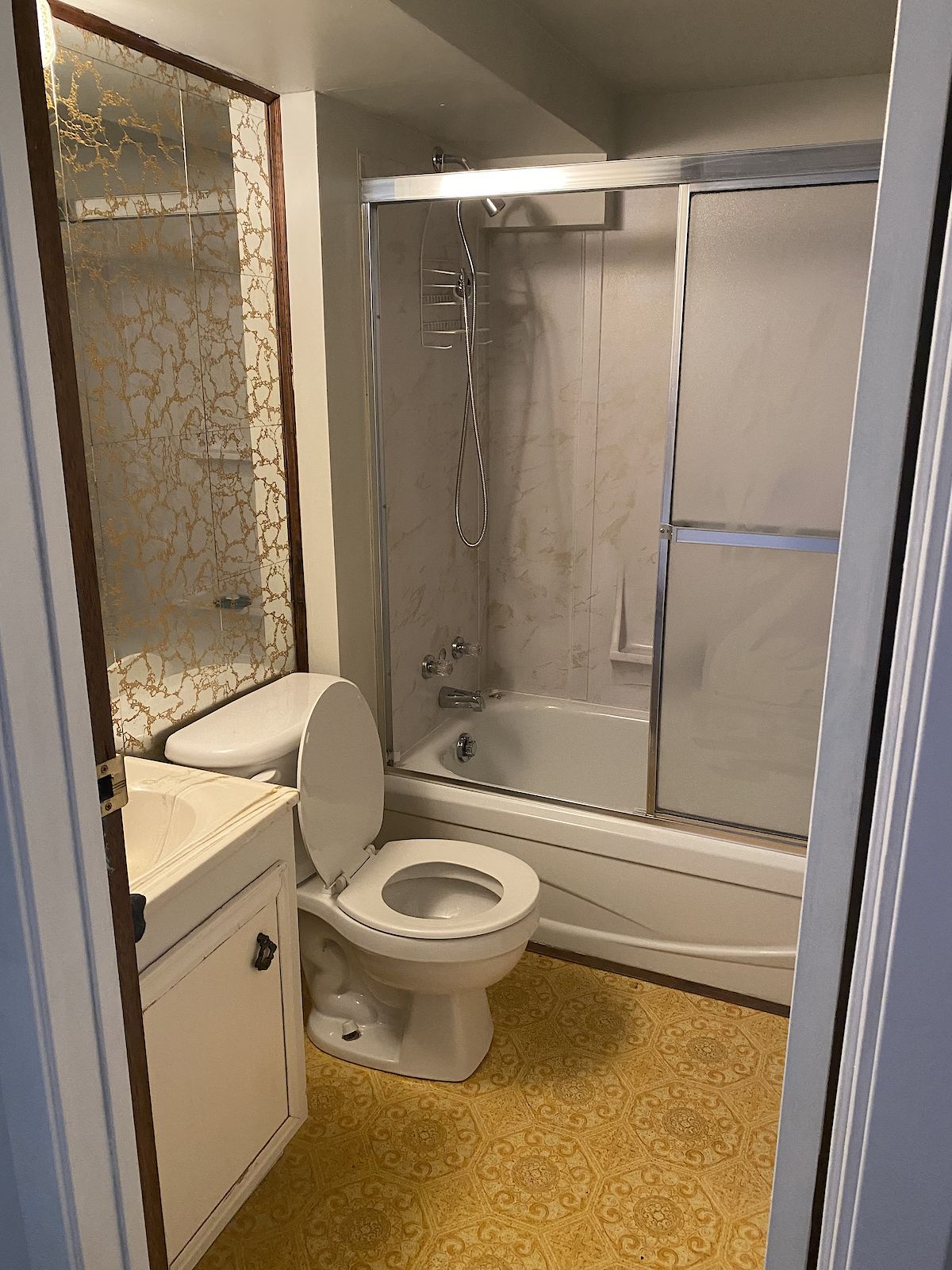 Calgary 2 bedrooms Basement for rent. Property photo: 497533-1