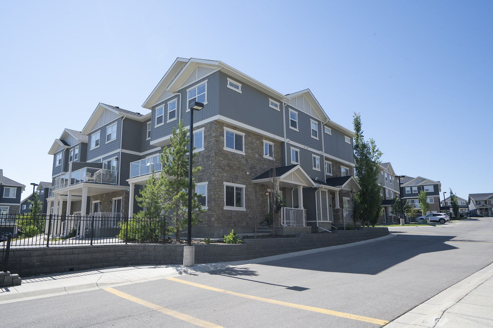 Calgary 3 bedrooms Townhouse for rent. Property photo: 497718-1