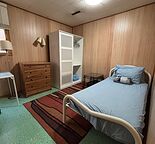 Private room in SHARED walkout basement near University