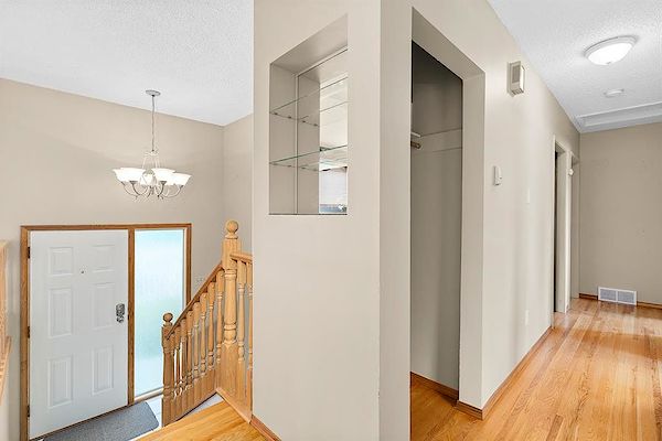 Calgary 4 bedrooms House for rent. Property photo: 498323-2