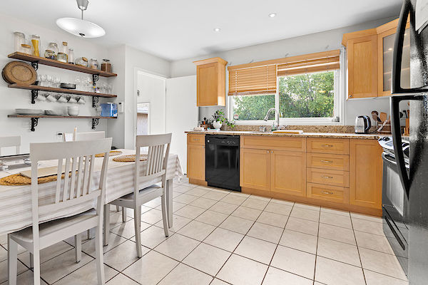 Calgary 5 bedrooms House for rent. Property photo: 498361-3
