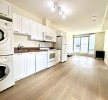 Cozy bright U of C yellow building 2 beds (with natural lights)  corner unit