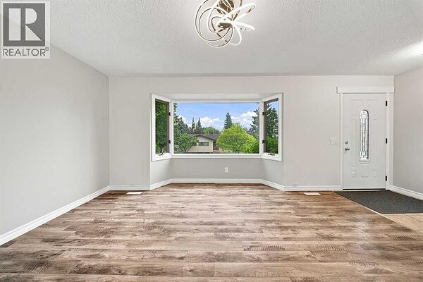 Bungalow in Huntington hills
