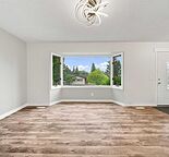 Bungalow in Huntington hills