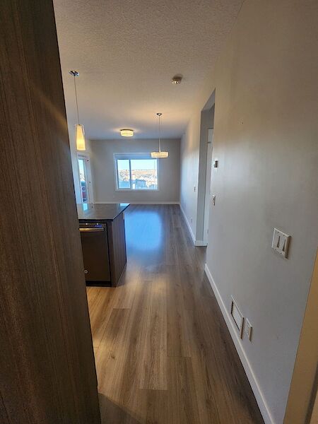 Calgary 2 + Den bedrooms Condo Unit for rent. Property photo: 499947-3