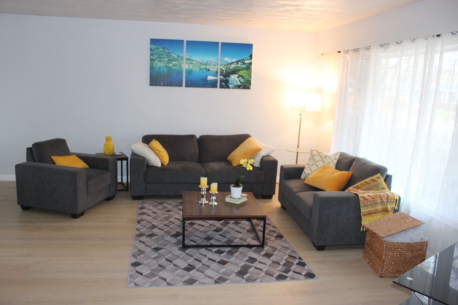 Calgary 3 bedrooms Main Floor for rent. Property photo: 500318-1