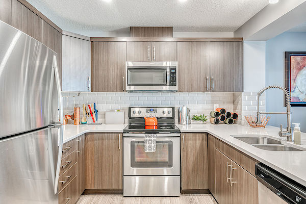 Calgary 3 bedrooms Triplex for rent. Property photo: 502823-2