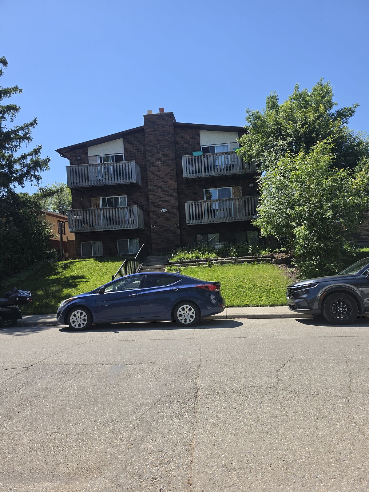 Calgary 3 bedrooms Condo Unit for rent. Property photo: 503912-1