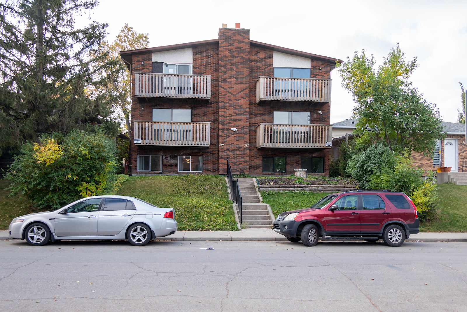 Calgary 3 bedrooms Condo Unit for rent. Property photo: 503912-1