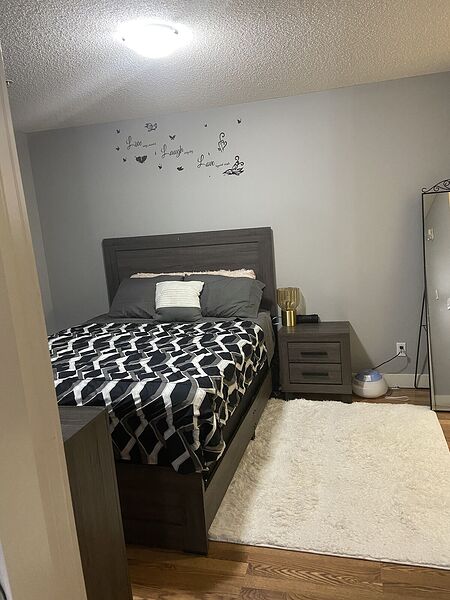 Calgary 1 + Den bedrooms Condo Unit for rent. Property photo: 504071-2