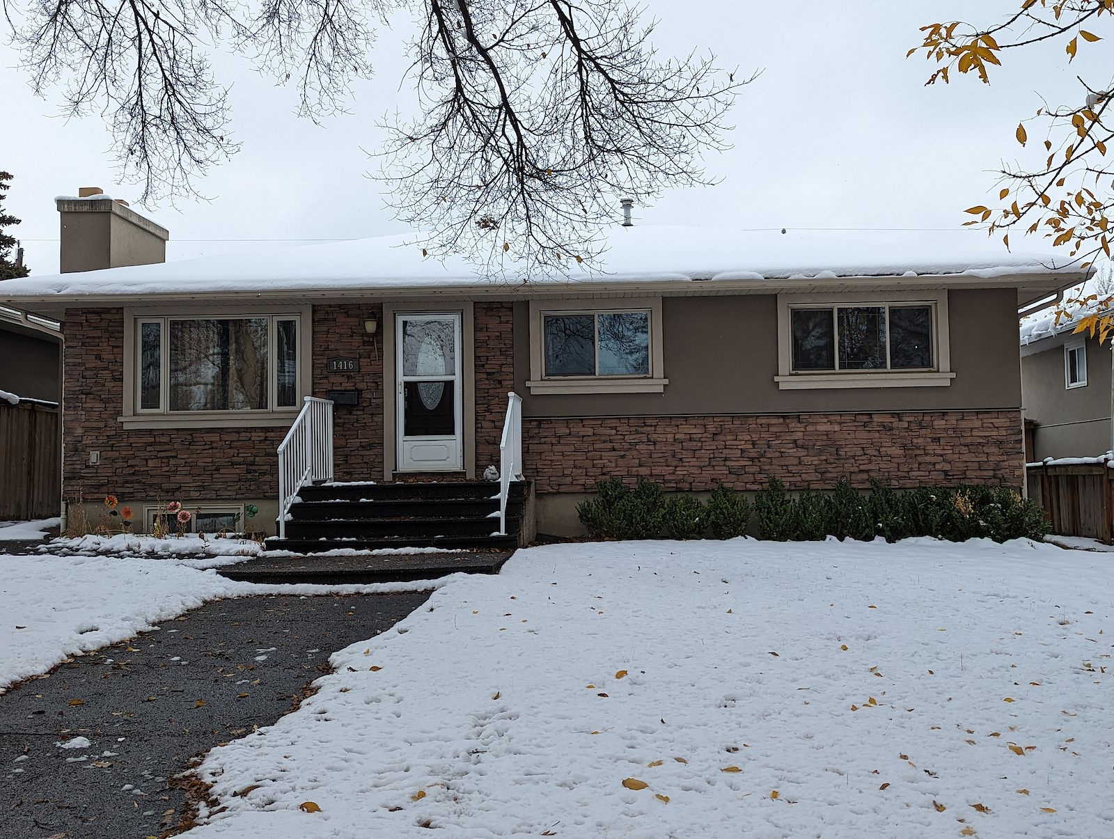 Calgary 5 + Den bedrooms House for rent. Property photo: 504354-1