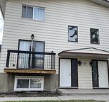 Renovated 4 Bedroom Townhouse in Forest Lawn