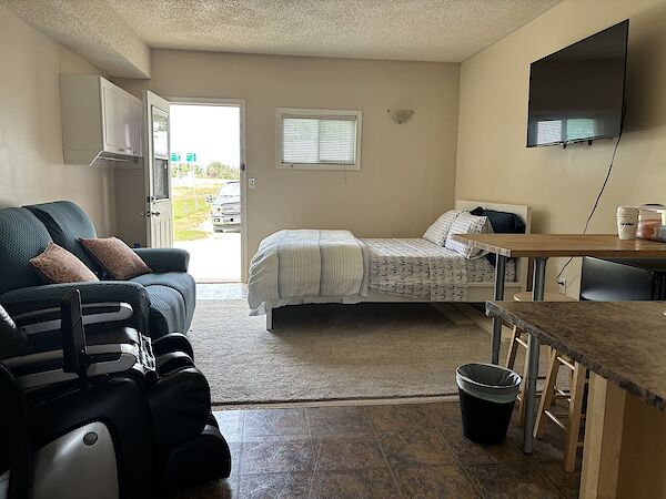 Calgary studio Main Floor for rent. Property photo: 50549-2