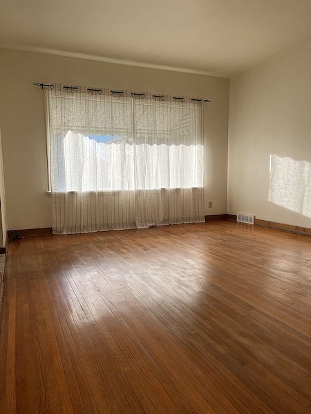 Calgary 2 bedrooms Main Floor for rent. Property photo: 505750-2