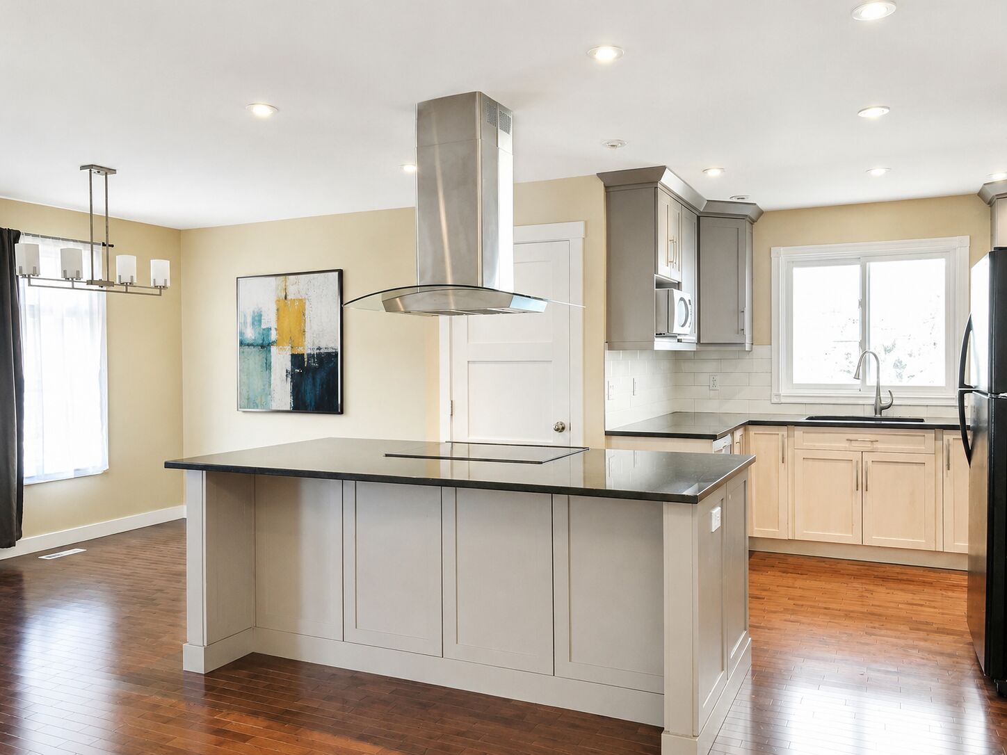 Calgary 3 bedrooms Main Floor for rent. Property photo: 506700-1