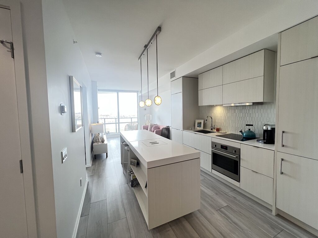 Calgary 1 + Den bedrooms Condo Unit for rent. Property photo: 508084-1
