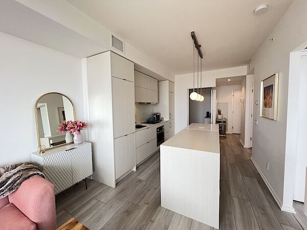 Calgary 1 + Den bedrooms Condo Unit for rent. Property photo: 508084-3