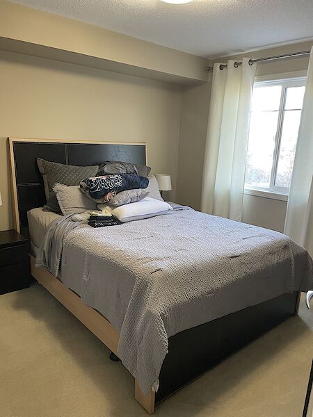 South East Spacious 2 Bedroom Furnished! Available Immediately