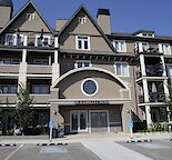 Bright and spacious 1 bedroom unit + den (2 bedroom)