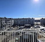 Sunny 1-bedroom Condo in Auburn Bay