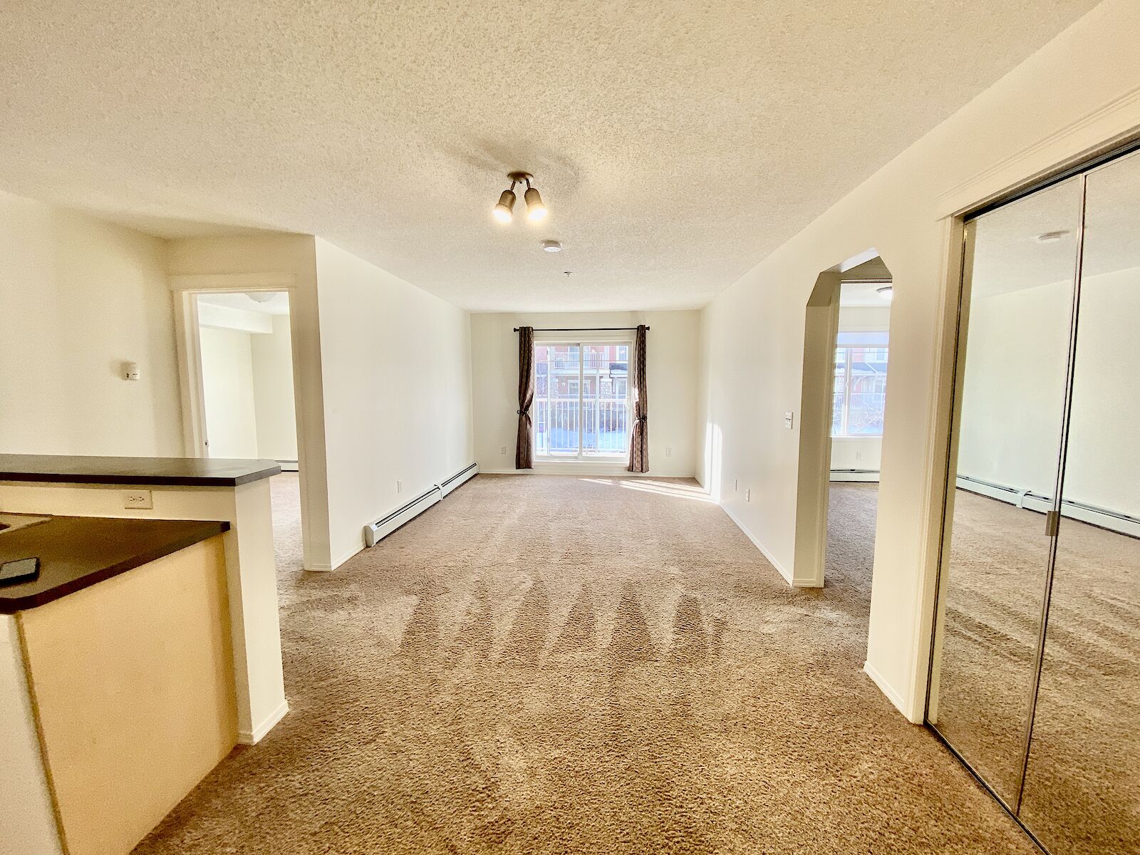 Calgary 2 bedrooms Apartment for rent. Property photo: 512370-1