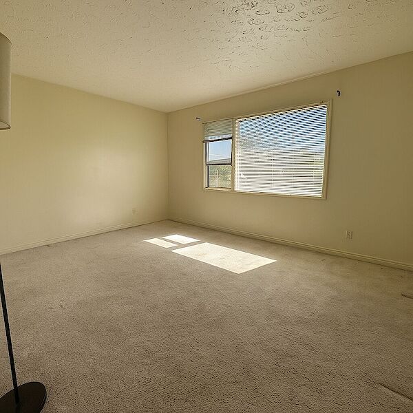 Calgary 2 bedrooms Condo Unit for rent. Property photo: 513142-2