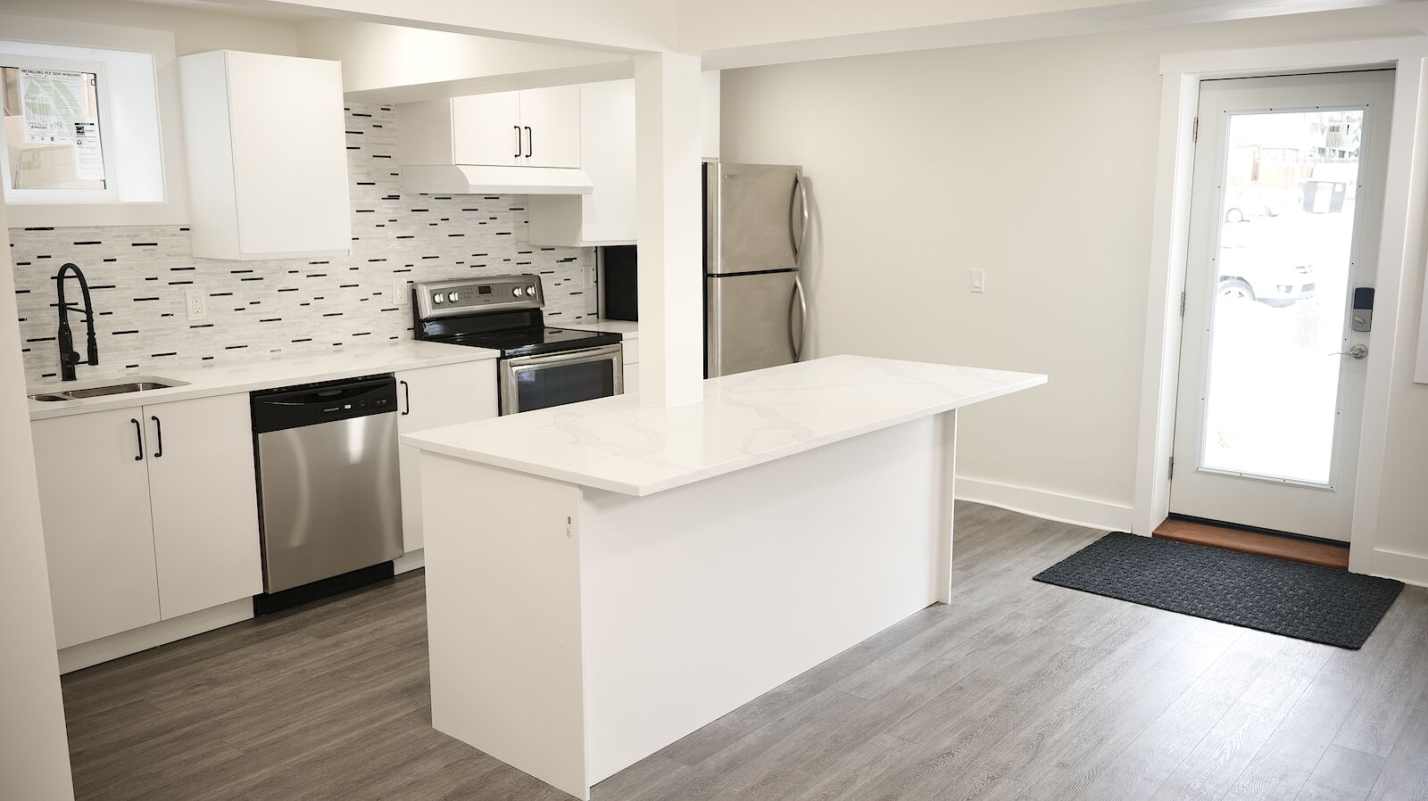 Calgary 2 bedrooms Duplex for rent. Property photo: 515284-1