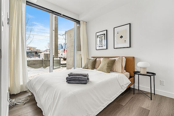 Calgary 2 bedrooms Condo Unit for rent. Property photo: 515561-2