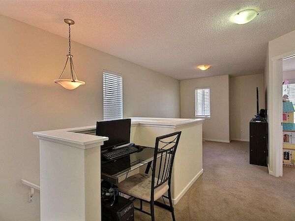 Calgary 3 + Den bedrooms House for rent. Property photo: 515778-3