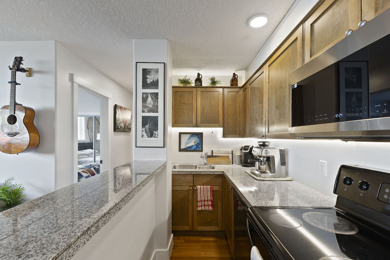Calgary 1 bedroom Condo Unit for rent. Property photo: 516321-1