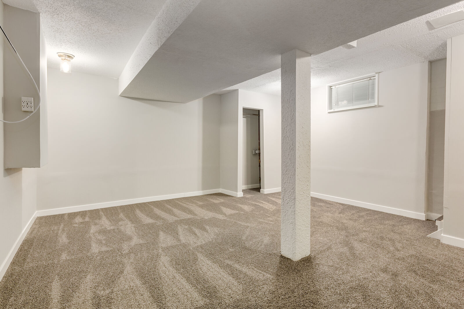 Calgary studio Basement for rent. Property photo: 516797-1