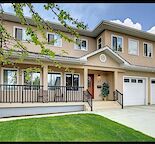 Upscale and Renovated House in Collingwood