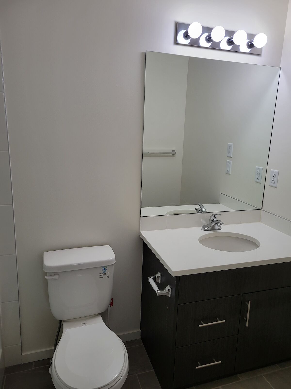 Calgary 2 bedrooms Condo Unit for rent. Property photo: 517666-1
