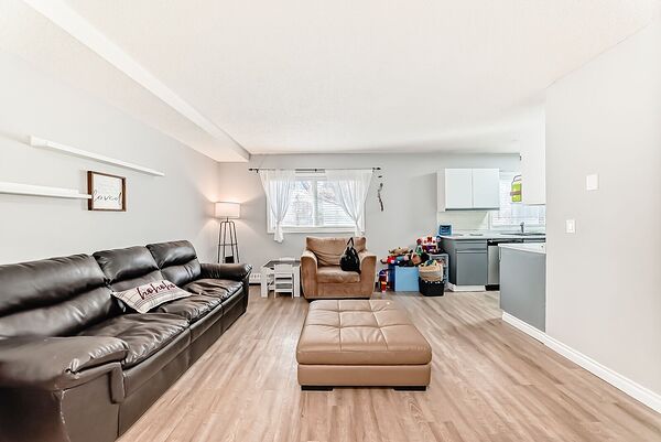Calgary 2 bedrooms Condo Unit for rent. Property photo: 517898-2