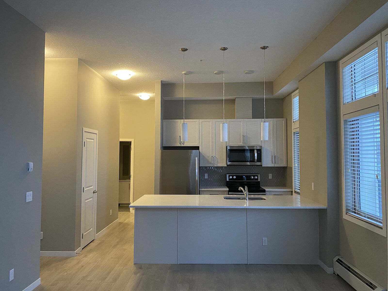 Calgary 2 bedrooms Condo Unit for rent. Property photo: 518788-1