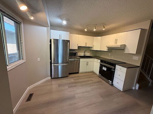 Calgary 3 bedrooms Townhouse for rent. Property photo: 51923-2