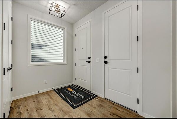 Calgary 6 bedrooms House for rent. Property photo: 519295-2