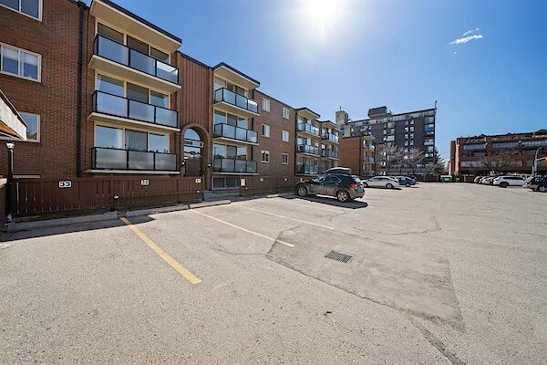 Calgary 1 + Den bedrooms Condo Unit for rent. Property photo: 519500-3