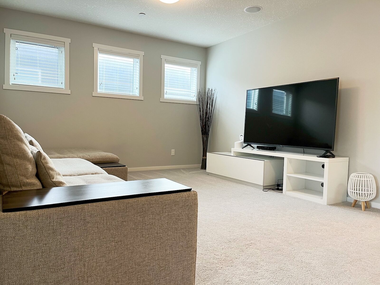 Calgary 4 + Den bedrooms Room For Rent for rent. Property photo: 519667-1