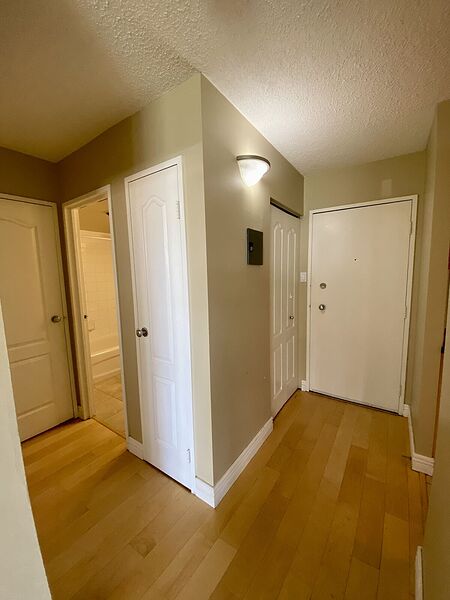 Calgary 1 bedroom Apartment for rent. Property photo: 519746-3