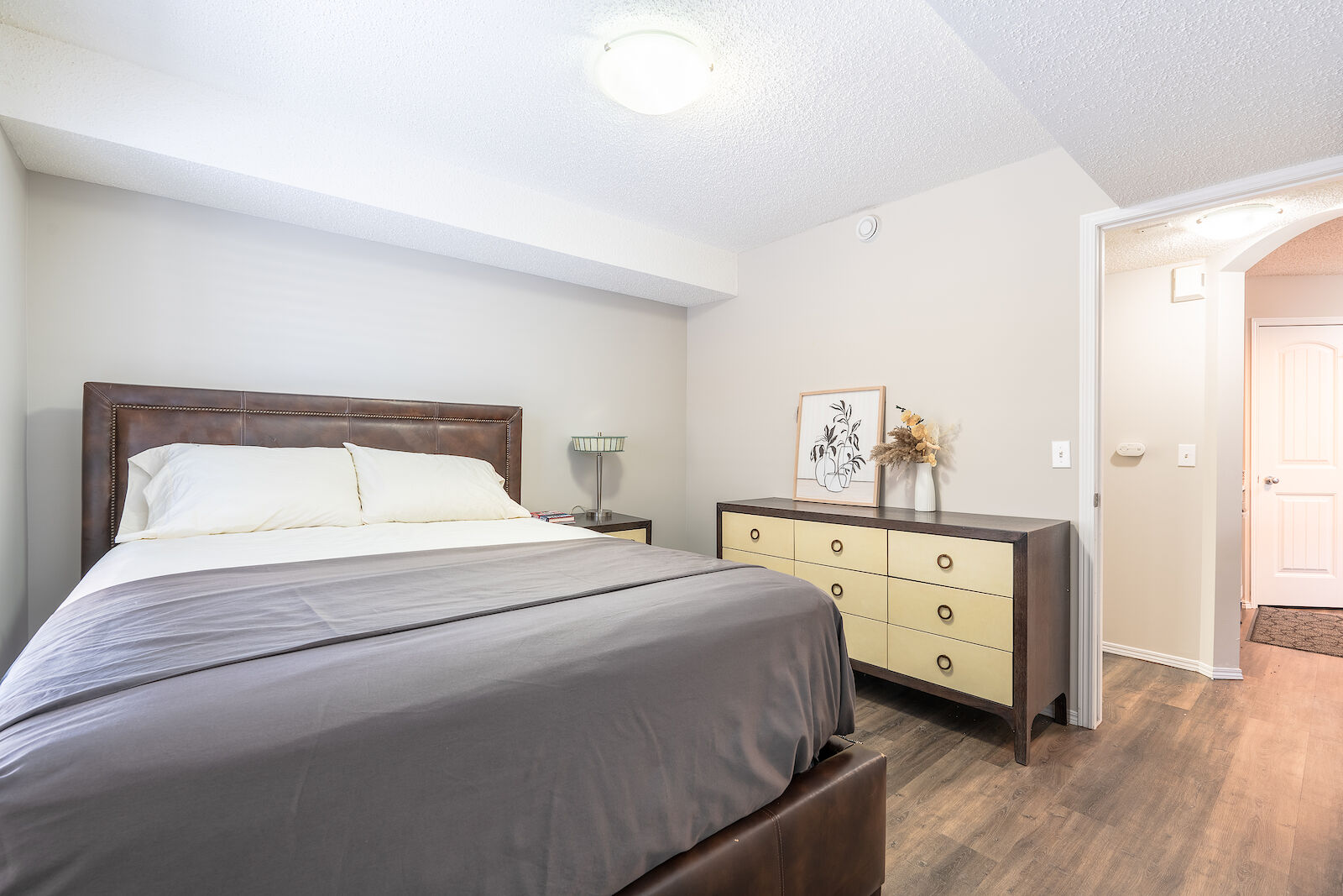 Calgary 2 bedrooms Condo Unit for rent. Property photo: 519923-1