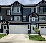 Beautiful 3 Bed/ 2.5 bath Townhouse, Walkout